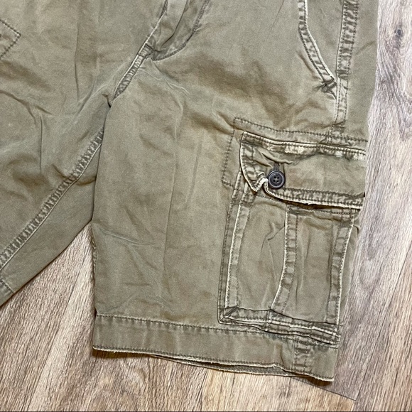 American Eagle Cargo Shorts Distressed Size 30 - Picture 4 of 7